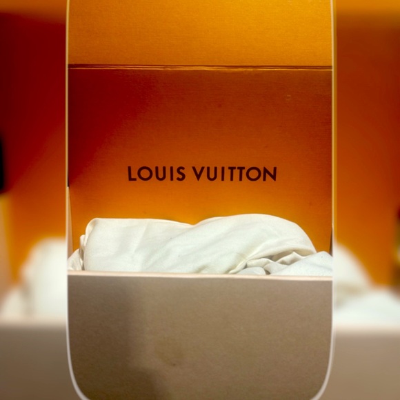 LV Archlight Sneaker #39 - Picture 1 of 9